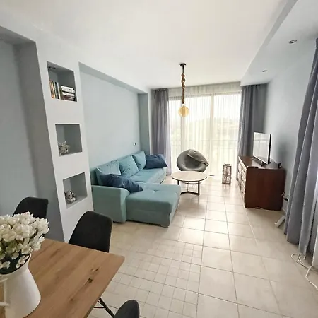 Two Bedroom In Gl شقة