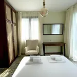 Two Bedroom In Gl Apartment *